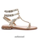 ⁦לשחק סנדל שטוח עם ניטים מתכתיים נשים 80RTXL52 ASH סנדלים זהב בהיר⁩ – תמונה ⁦4⁩